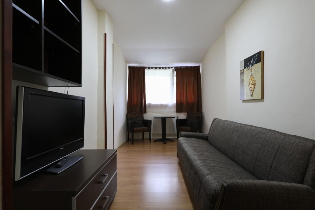 Family Room 4