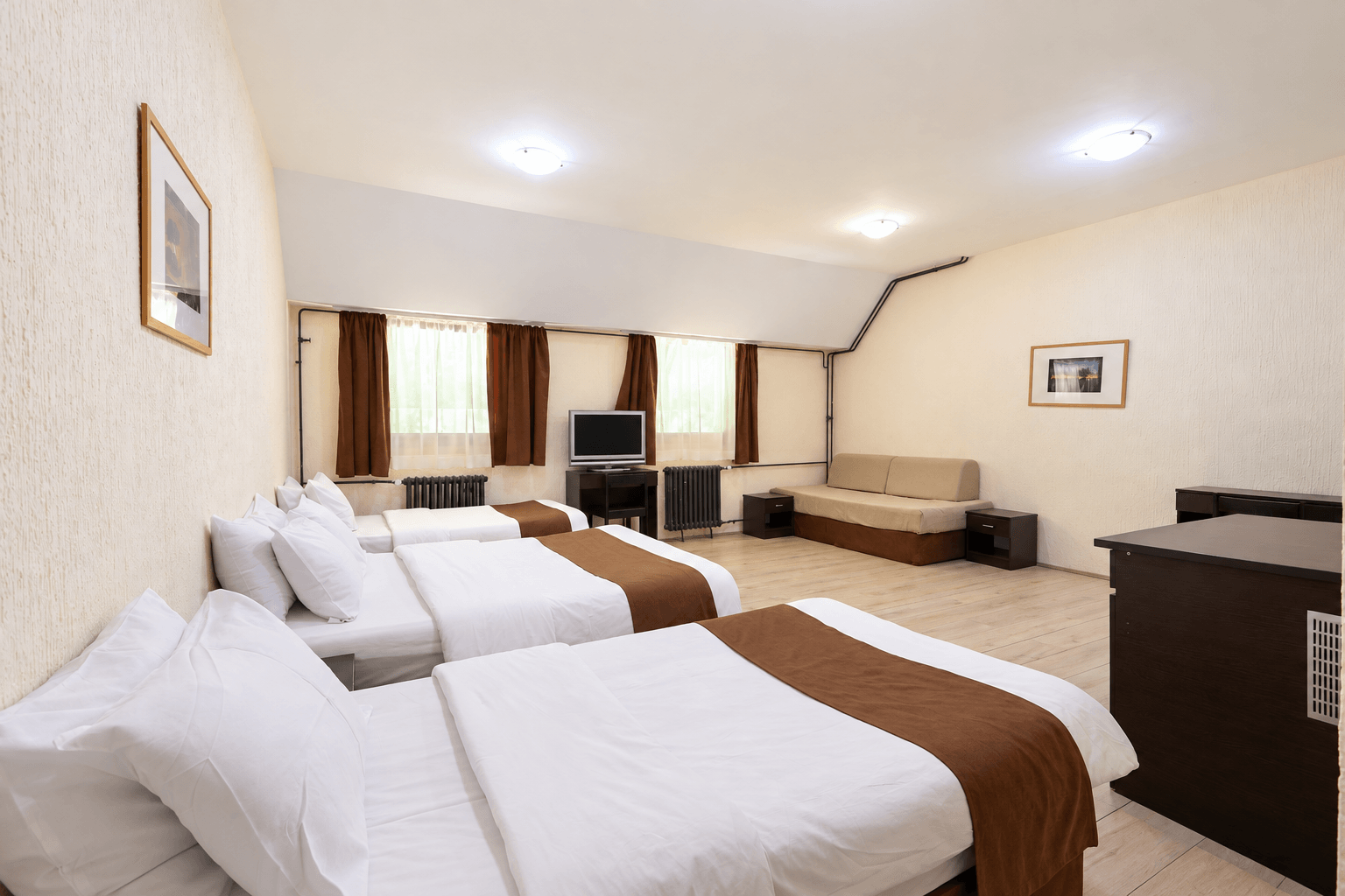 friends guesthouse room